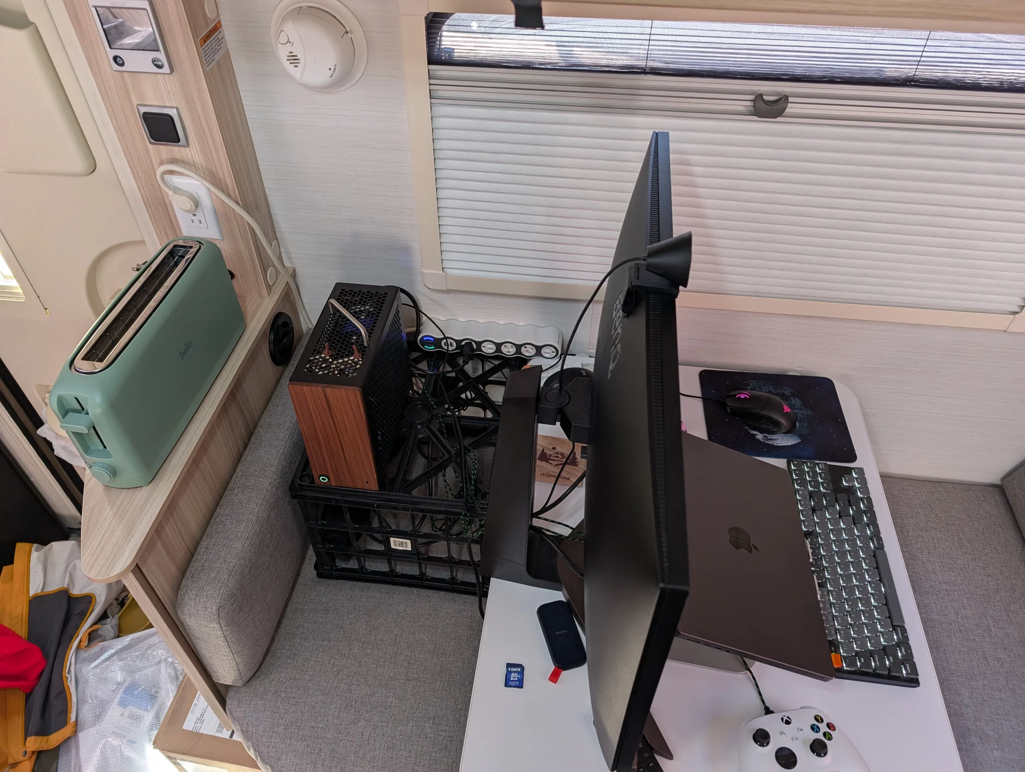 Battle station glow up - so clean