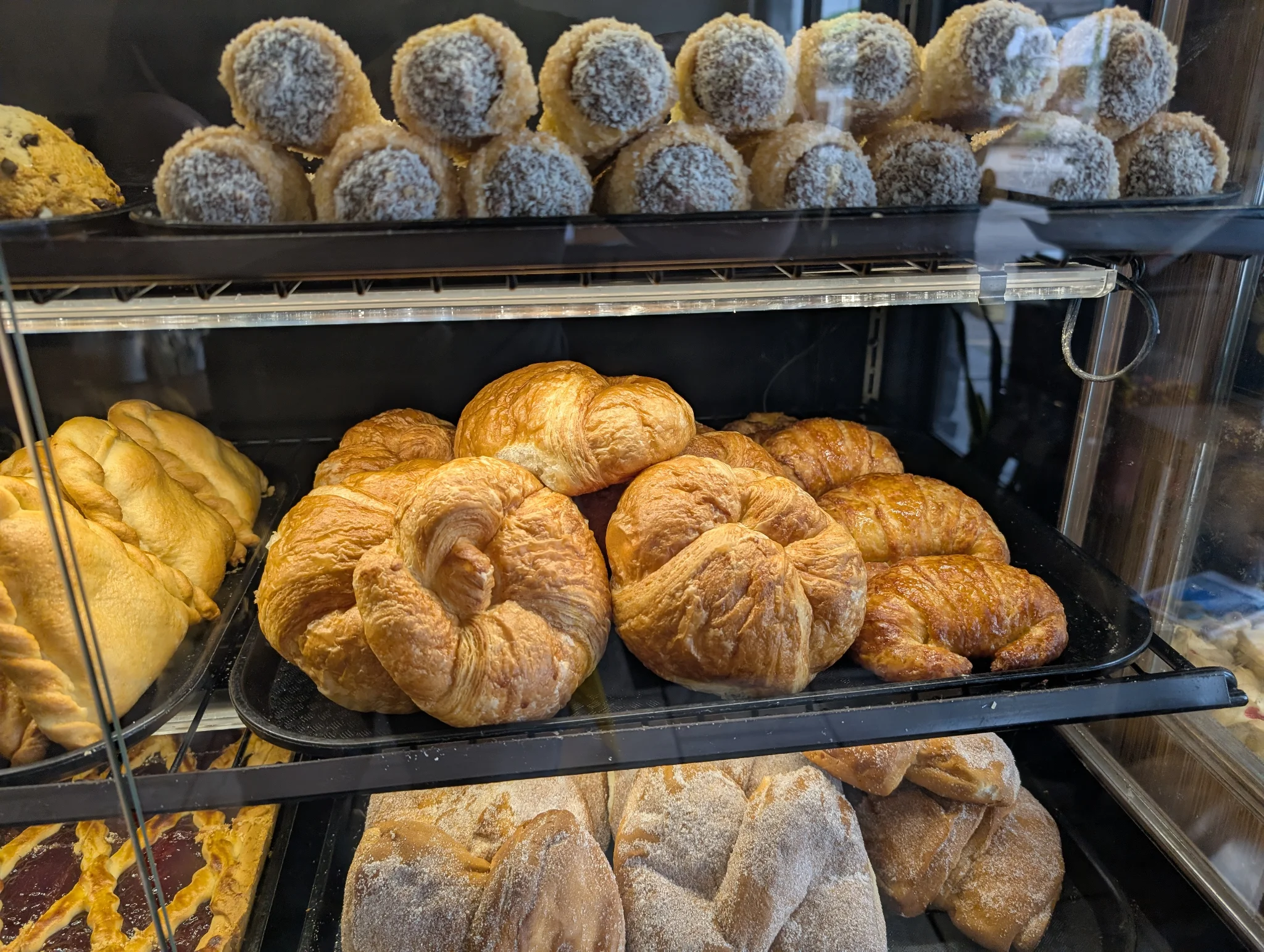 PELLEGRINO! killer pastries, deadly