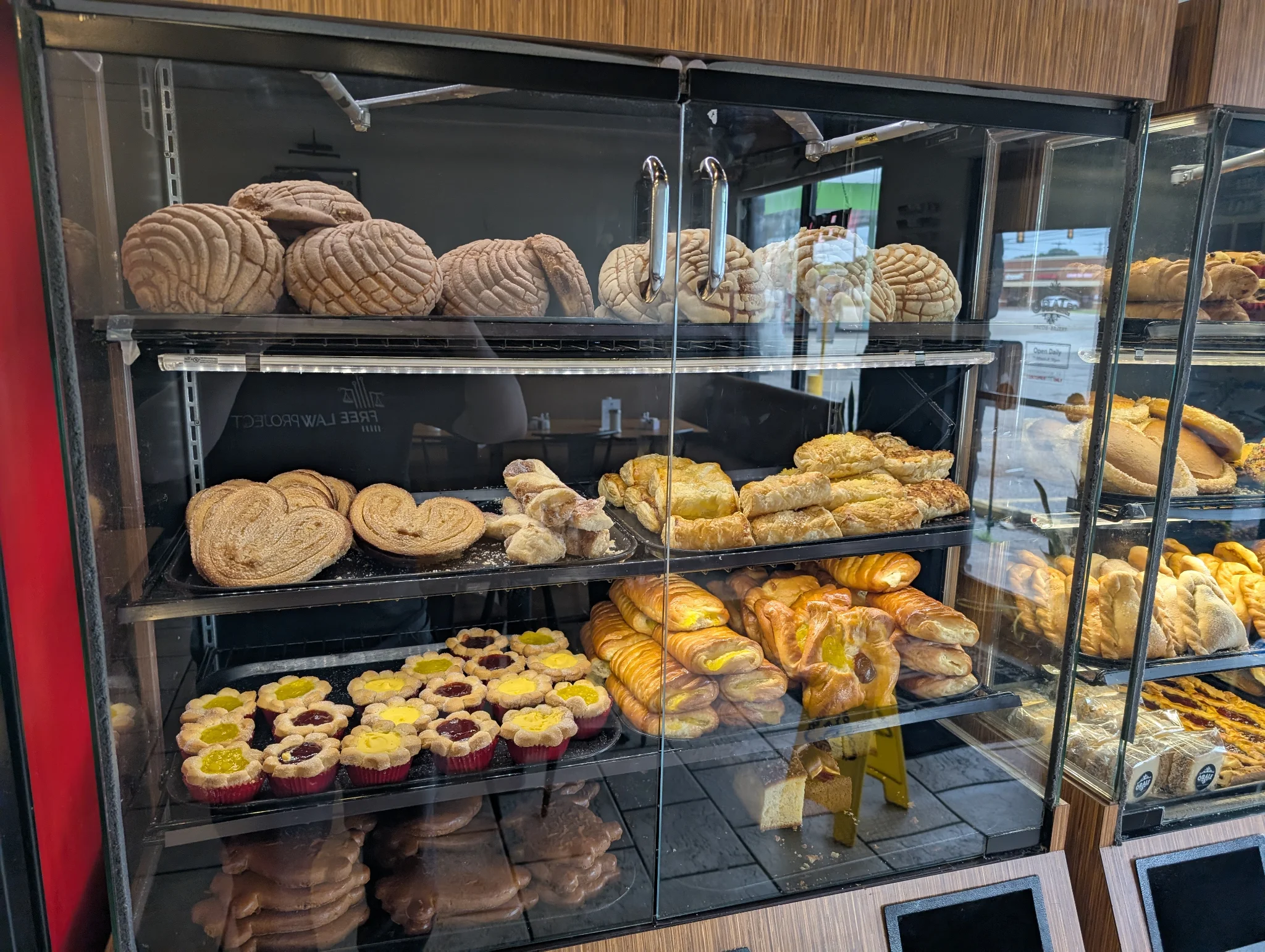 PELLEGRINO! killer pastries, deadly