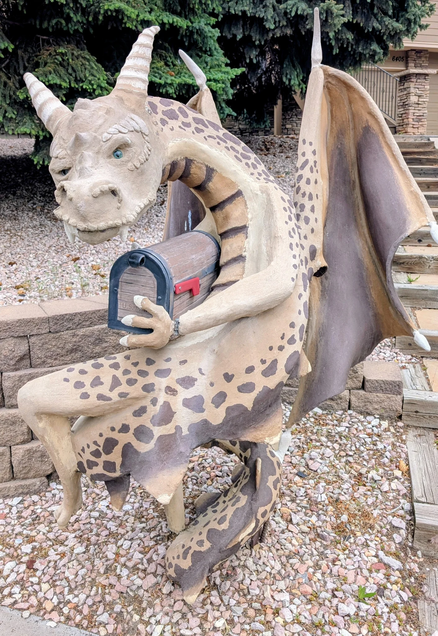 I want a dragon to guard my mailbox 