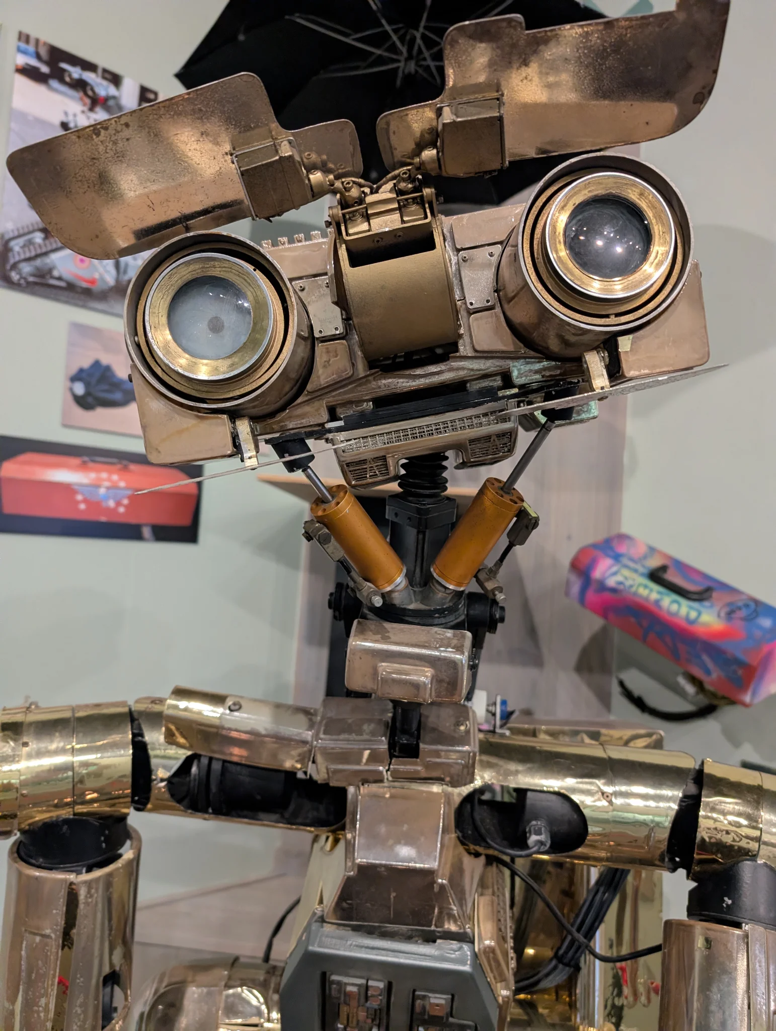 Johnny 5 ... is alive!
